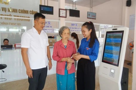 Xã Tân Phú Trung: Hiệu quả từ cải cách hành chính gắn với chuyển đổi số