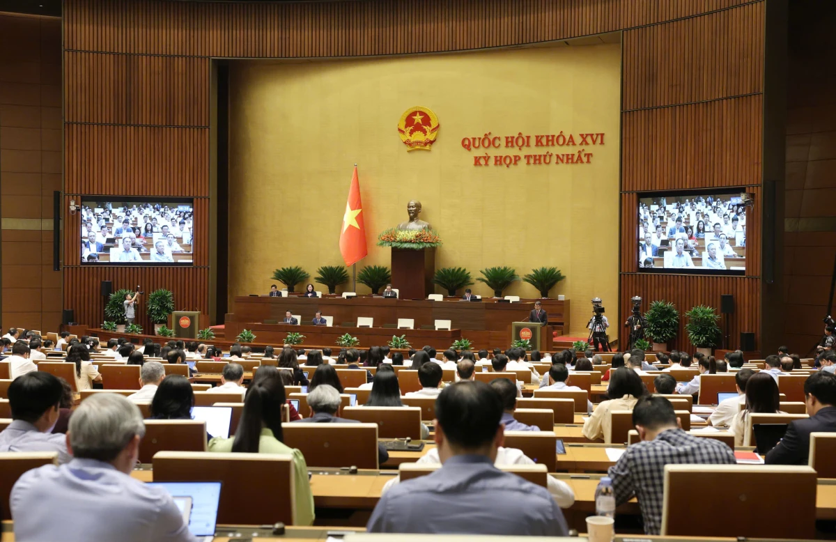 Nghiên cứu sửa đổi tổng thể Hiến pháp phù hợp với yêu cầu phát triển trong giai đoạn mới