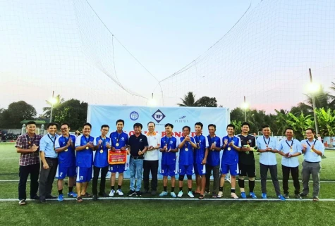 Giao lưu bóng đá chào mừng Lễ 30-4