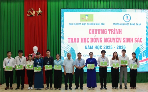 76 sinh viên nhận học bổng Nguyễn Sinh Sắc trị giá 875 triệu đồng