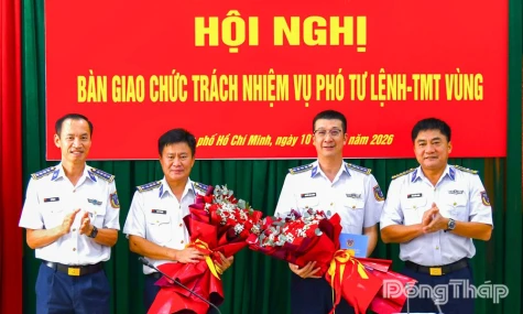 Bàn giao chức trách, nhiệm vụ Phó Tư lệnh kiêm Tham mưu trưởng Vùng Cảnh sát biển 3