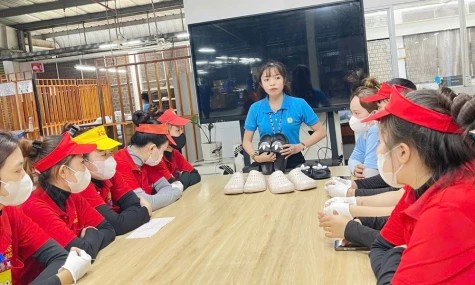 Chị Trần Thị Thanh Hoa với những sáng kiến giảm chi phí sản xuất