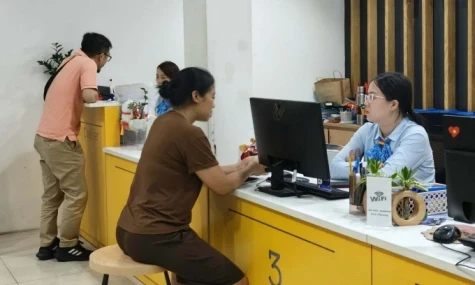 Nhiều chủ thuê bao đi xác thực vì hiểu nhầm 'sẽ bị khóa SIM'