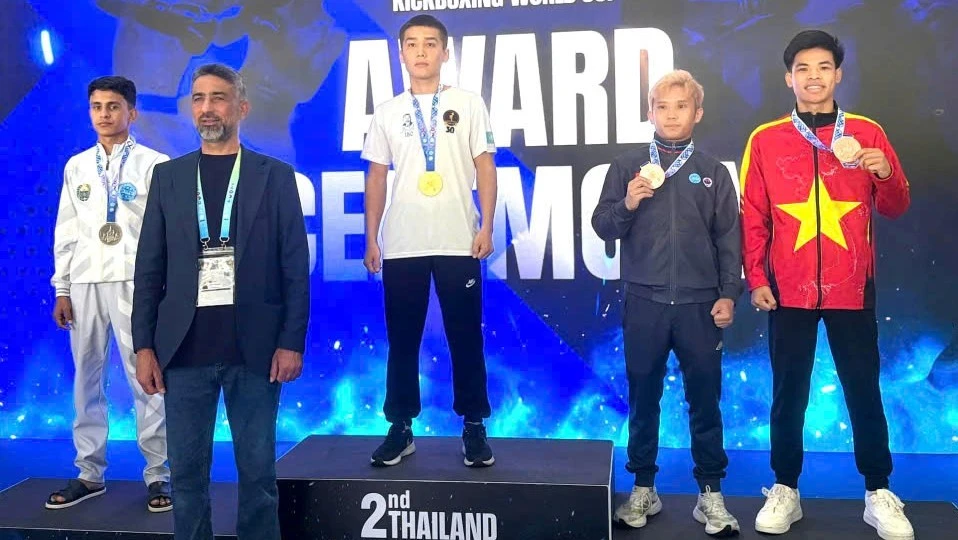 Dong Thap: Two Athletes Win Bronze Medals at the World Kickboxing Cup