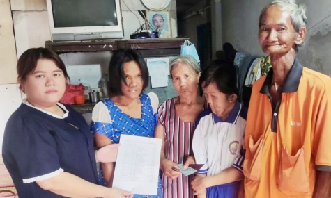 Bạn đọc hỗ trợ gia đình 4 người bệnh tật hơn 32 triệu đồng