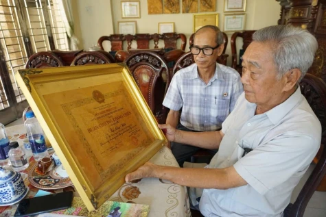 Bài 1: Hồi ức của người chỉ huy