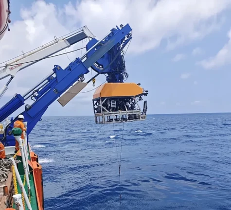 Thiết bị cắt cáp sâu 3.500 mét của Trung Quốc