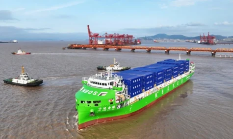 Trung Quốc vận hành tàu container điện 10.000 tấn đầu tiên