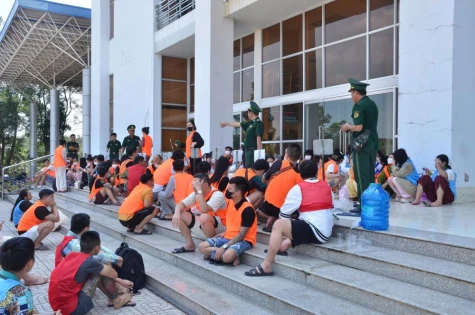 Tiếp nhận 226 công dân Việt Nam từ Campuchia về nước