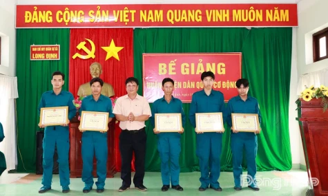 Bộ Chỉ huy Quân sự tỉnh Đồng Tháp: Bế giảng huấn luyện điểm Dân quân cơ động năm 2026