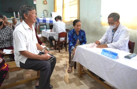 Xã Tân Dương: Tổ chức tư vấn, khám chữa bệnh nhân đạo