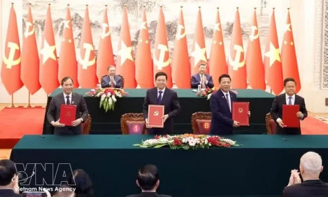 Vietnam, China sign 32 cooperation documents