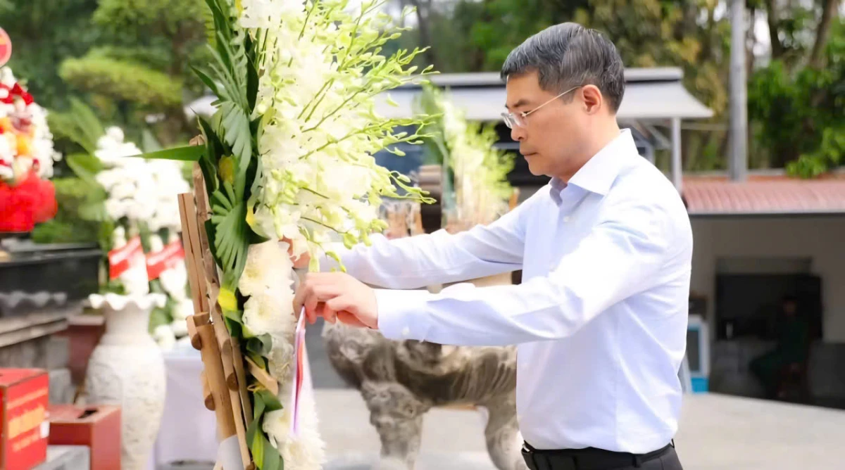 Thủ tướng Chính phủ Lê Minh Hưng dâng hương tại Ngã ba Đồng Lộc