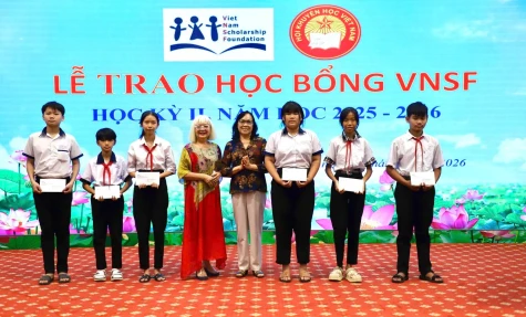 Đồng Tháp: Trao trên 265 triệu đồng học bổng cho học sinh, sinh viên vượt khó học giỏi