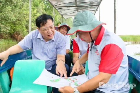 Chairman Pham Thanh Ngai Inspects Forest Fire Prevention and Control at Tram Chim National Park