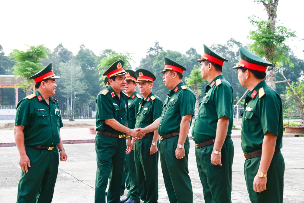 Tư lệnh Quân khu 9 Nguyễn Xuân Dắt:  Kiểm tra, nắm tình hình công tác huấn luyện chiến sĩ mới tại Sư đoàn 8