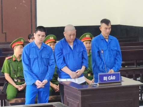 Lừa chở thuê sầu riêng rồi mang bán, ba bị cáo lĩnh án tù