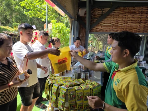 Muối Sấy Ngọc Yến khai trương showroom tại Tràm Chim