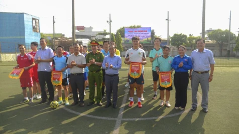 Trường Chính trị tỉnh Đồng Tháp tổ chức Giải Bóng đá mini tứ hùng chào mừng các ngày lễ lớn