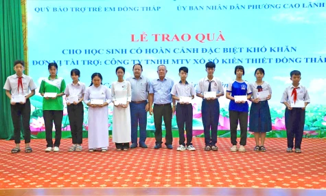 Trao quà cho học sinh có hoàn cảnh đặc biệt khó khăn đợt 1 năm 2026