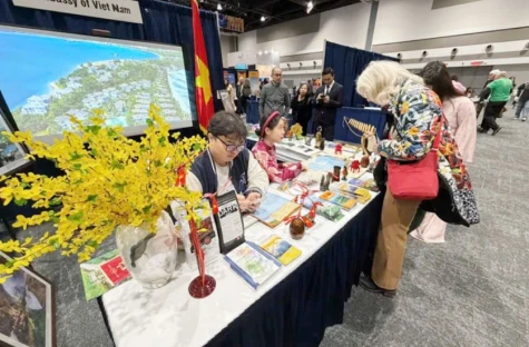 Giữ gìn tiếng Việt ở xứ sở lá phong