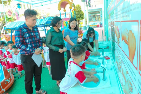 Giám sát công tác phòng, chống bệnh sốt xuất huyết Dengue và tay chân miệng