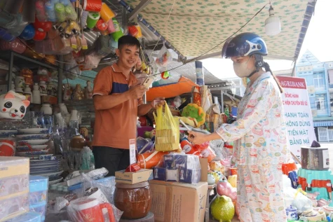 Xã lấp Vò: Phát triển mô hình Chợ 4.0 thanh toán không dùng tiền mặt