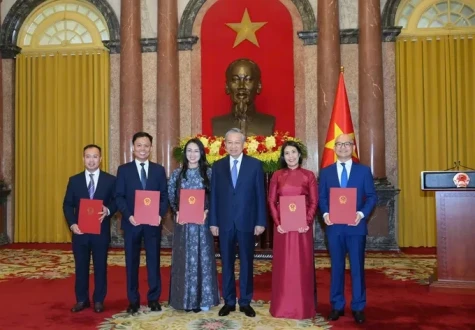 Tổng Bí thư, Chủ tịch nước Tô Lâm trao Quyết định bổ nhiệm 5 Đại sứ Việt Nam tại nước ngoài