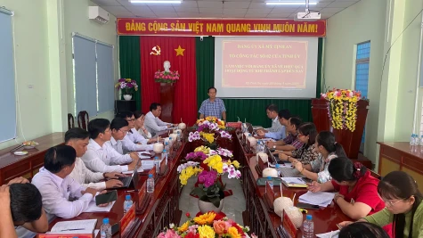 Đoàn công tác Tỉnh ủy Đồng Tháp làm việc với Ban Thường vụ Đảng ủy xã Mỹ Tịnh An