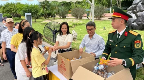 Tặng 45.000 suất quà cho người dân viếng Lăng Bác