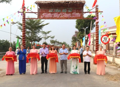 Xã Tân Hộ Cơ: Ra mắt phiên chợ vùng biên