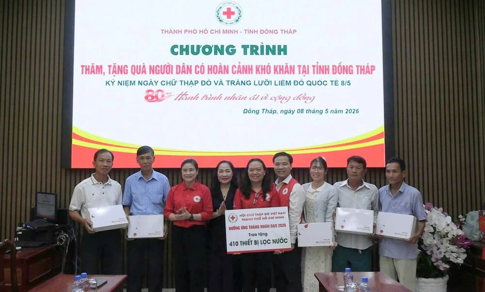 Đồng Tháp: Trao tặng gần 3 tỷ đồng hỗ trợ người dân khó khăn