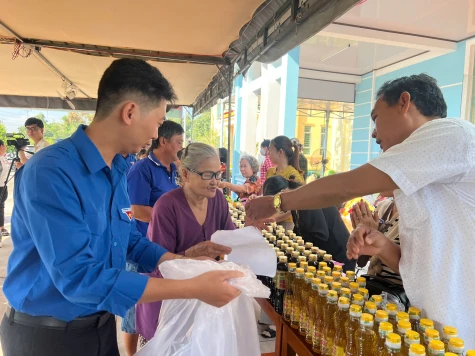 Xã Mỹ An Hưng: Phiên chợ 0 đồng san sẻ yêu thương