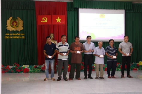 Ra mắt mô hình “Lắp đặt cầu dao chống cháy, nổ cho các hộ dân” tại phường Sa Đéc