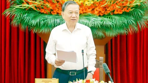 Nâng tầm báo cáo tổng kết thành một bản tuyên ngôn phát triển của Đảng