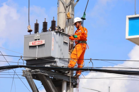 Chung tay giữ dòng điện ổn định  giữa mùa nắng nóng