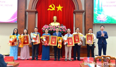 Đồng Tháp: Họp mặt trí thức, vinh danh Giáo sư, Phó Giáo sư và Tiến sĩ