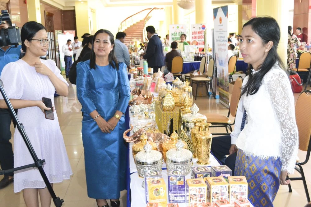 Mở rộng không gian hợp tác thương mại biên giới