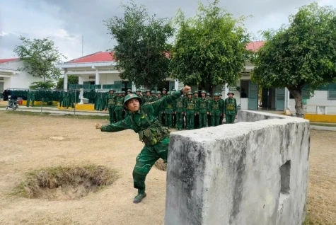 Bộ đội Biên phòng tỉnh Đồng Tháp kiểm tra “3 tiếng nổ” cho chiến sĩ mới