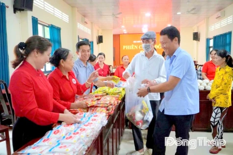 Xã Lấp Vò: Phát động Tháng nhân đạo và tổ chức “Phiên chợ 0 đồng” hỗ trợ hộ nghèo, người khiếm thị