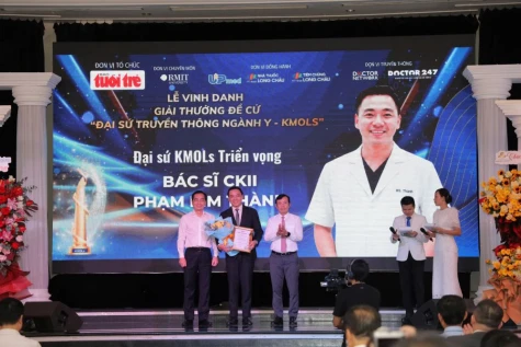 Bác sĩ chuyên khoa II Phạm Kim Thành nhận Giải thưởng “Đại sứ KMOLs Triển vọng”