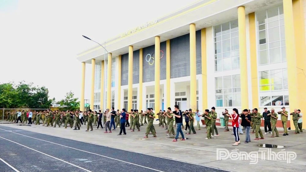Huấn luyện, bồi dưỡng về chính trị,  nghiệp vụ cho lực lượng tham gia bảo vệ an ninh, trật tự ở cơ sở