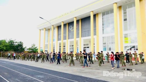Huấn luyện, bồi dưỡng về chính trị,  nghiệp vụ cho lực lượng tham gia bảo vệ an ninh, trật tự ở cơ sở