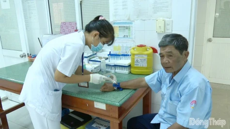 Xã Tân Phú Đông tổ chức khám sức khỏe định kỳ, khám sàng lọc cho người dân