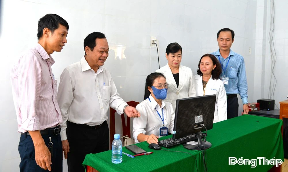 Deputy Secretary Chau Thi My Phuong Visits Free Periodic Health Check-Ups and Screening Program for Locals