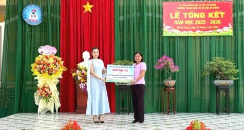 Hoa hậu Huỳnh Vy trao tặng 4 căn nhà Đại đoàn kết tại xã Mỹ An Hưng