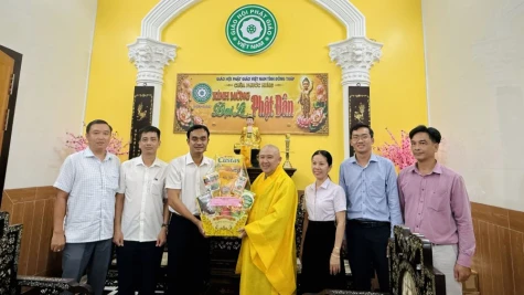 Lãnh đạo phường Sa Đéc thăm, chúc mừng các cơ sở Phật giáo nhân Đại lễ Phật đản 2026