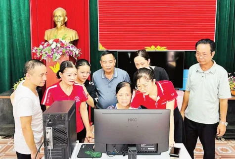 Người hoạt động không chuyên trách ở thôn, tổ dân phố được hưởng bảo hiểm xã hội bắt buộc, bảo hiểm y tế