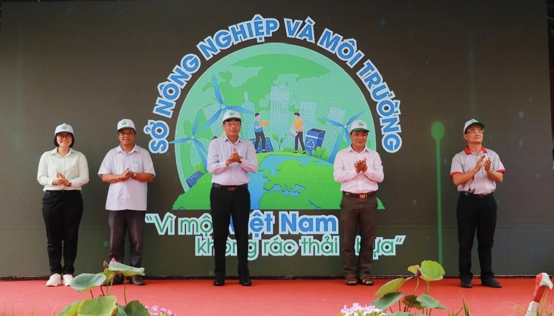 Lễ phát động ra quân tuyên truyền phân loại rác tại nguồn và giảm thiểu rác thải nhựa