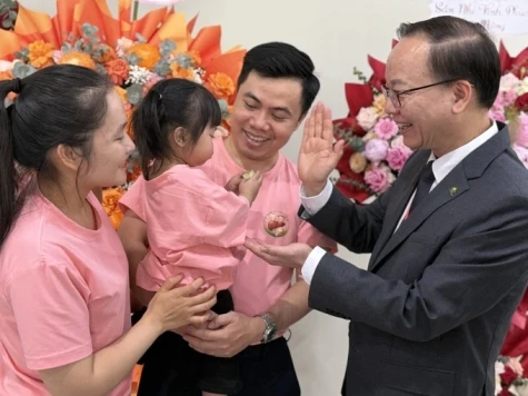 100 trẻ suy gan thoát cửa tử nhờ ghép tạng chi phí thấp